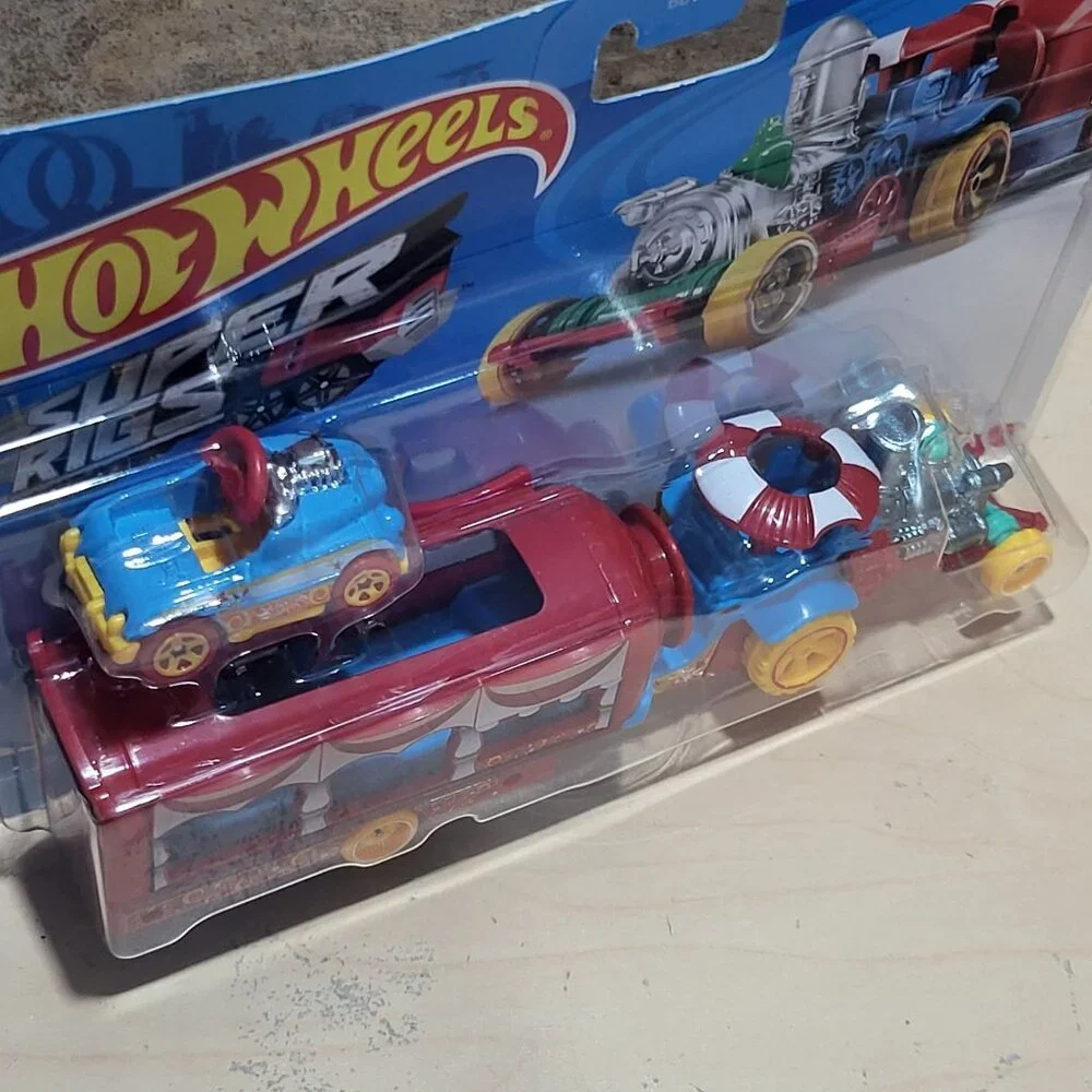 Hot Wheels Super Rigs Car Nival Steamer Large Carnival Themed Truck Hauler Small